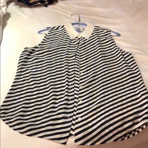 White and navy stripe buttoned shirt